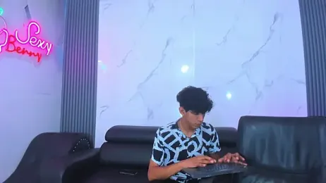 Kleyn_black webcam model stream image