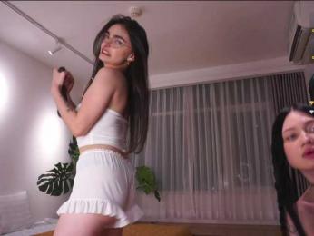 PLUXURY- webcam model stream image