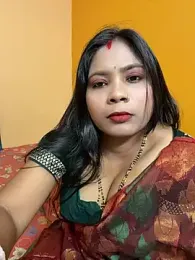 RedQQueen webcam stripchat model stream image