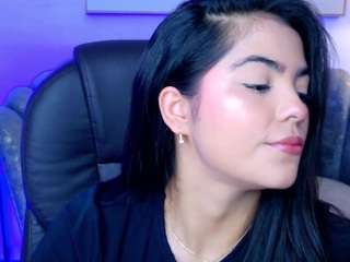laylaa-breezee webcam model stream image
