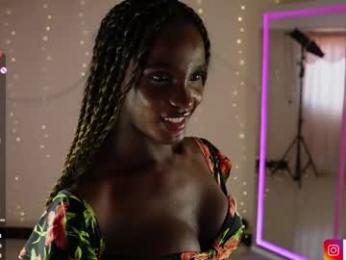 luanarisque webcam model stream image