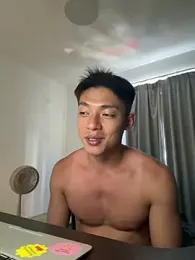 Yooo17 webcam model stream image