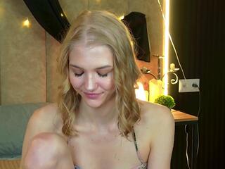 Chloe Lins webcam model stream image