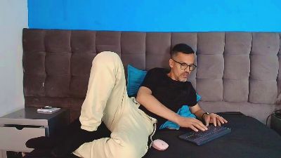 Oswaldo__ webcam cam4 model stream image