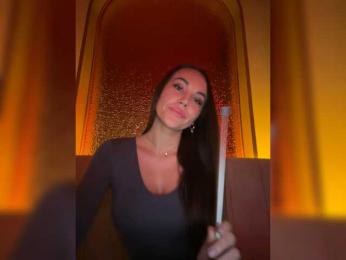 QWEENII webcam bongacams model stream image