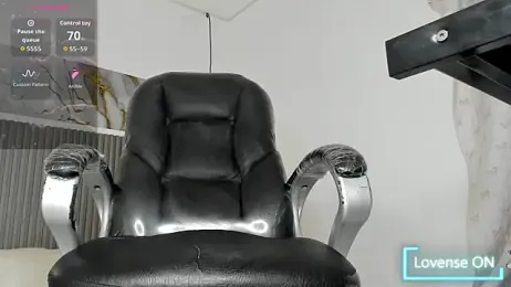 Dyla_n18 webcam stripchat model stream image