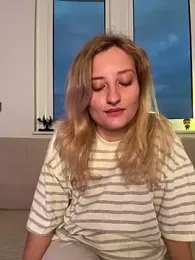 MileySummer webcam model stream image