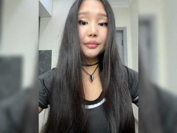 Yumikaa webcam model stream image