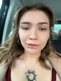 FlashTitsRoyal webcam model stream image
