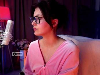 HoneyCherry webcam model stream image