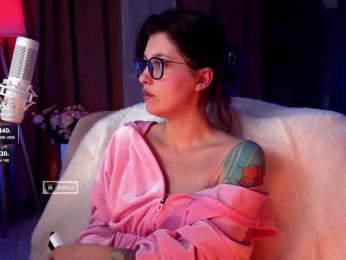 HoneyCherry webcam model stream image