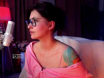 HoneyCherry webcam model stream image