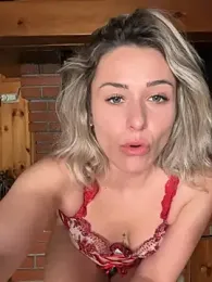 petrouchkaaa_ webcam model stream image