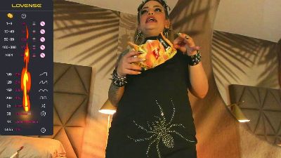 ZihaAdams_ webcam model stream image