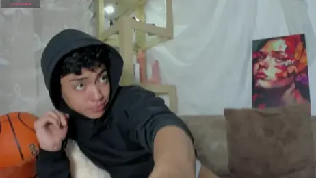 LoganTwink18 webcam model stream image