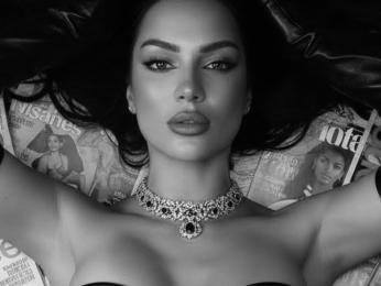 NovaV webcam model stream image