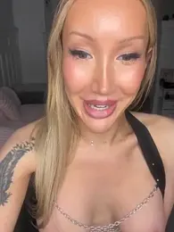 Allana29 webcam stripchat model stream image