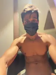 Hunkyardd webcam model stream image