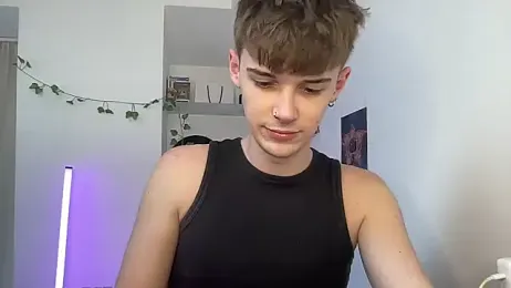 YourMilkyGuy webcam model stream image