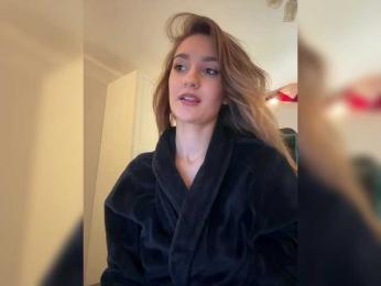 -Lana-Chester- webcam model stream image