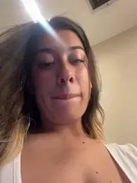 Enyeld_ruru webcam model stream image