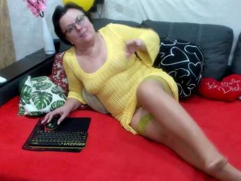 KyliePage1 webcam model stream image
