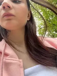 hiding-mila webcam model stream image