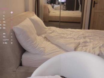MissEssie webcam model stream image