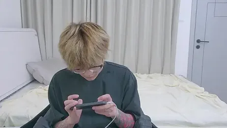 KK-cuteboy webcam model stream image