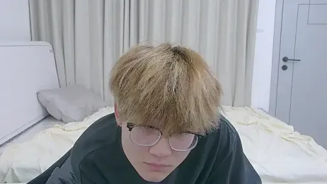 KK-cuteboy webcam model stream image