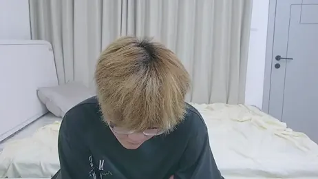 KK-cuteboy webcam model stream image