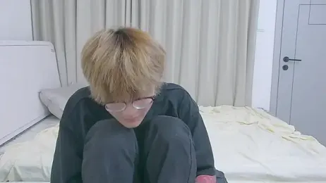 KK-cuteboy webcam model stream image