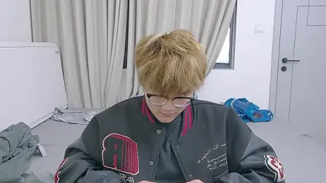 KK-cuteboy webcam model stream image