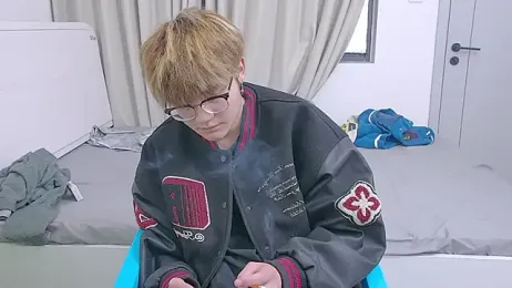 KK-cuteboy webcam model stream image