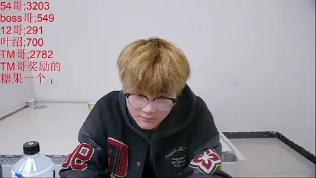 KK-cuteboy webcam model stream image