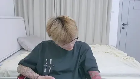 KK-cuteboy webcam model stream image