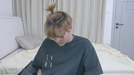 KK-cuteboy webcam model stream image