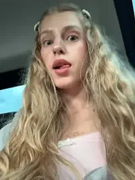 kira_mia webcam model stream image