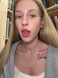 kira_mia webcam model stream image