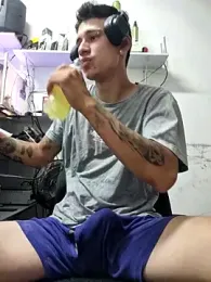 tom_latin webcam model stream image