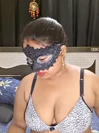 Soniya_G webcam model stream image