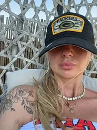 JezzyHill webcam model stream image