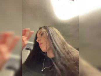 Potifays webcam bongacams model stream image