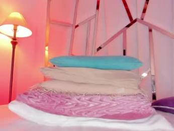 whiite_snow_ webcam model stream image