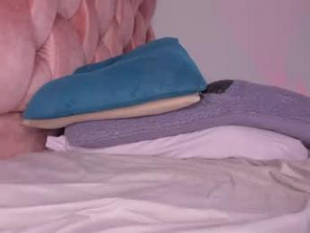whiite_snow_ webcam model stream image