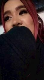 ema_GW webcam model stream image