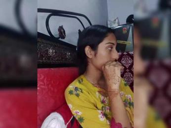 AlinaPopy webcam model stream image