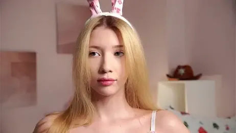 SunnivaCovil webcam stripchat model stream image