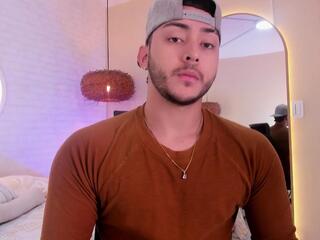 Dylan Crown webcam model stream image