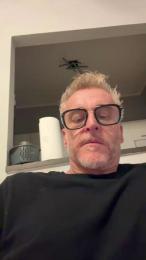 Axl_hot webcam model stream image